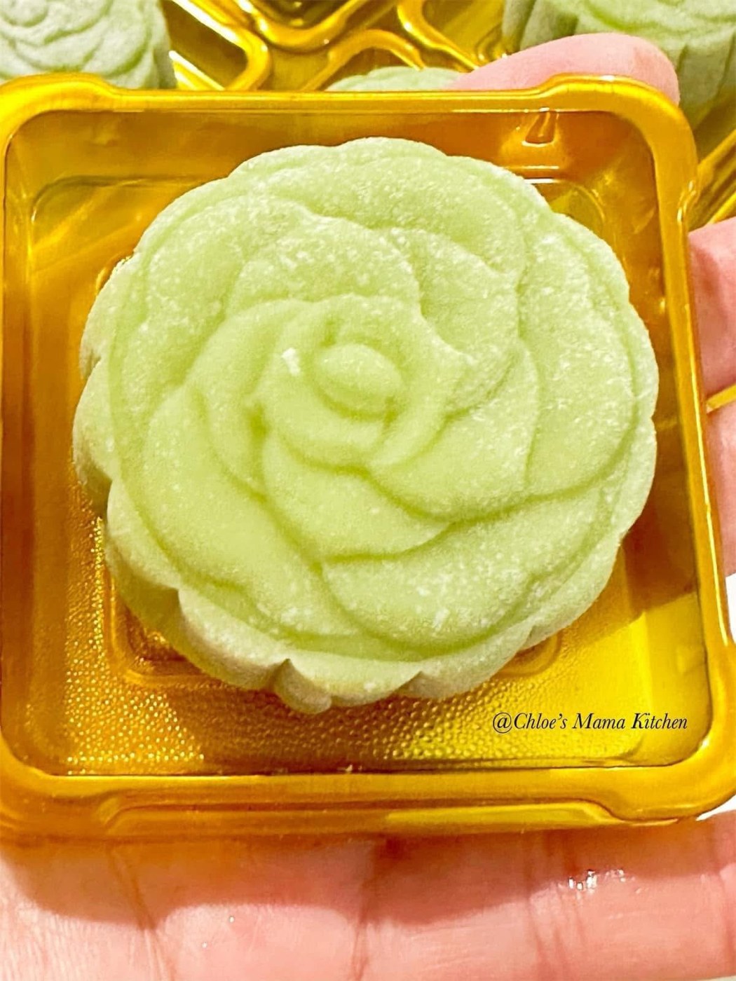 玫瑰造型的冰皮月饼。
